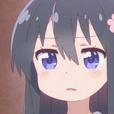 两女子推护理床上的老人赏花